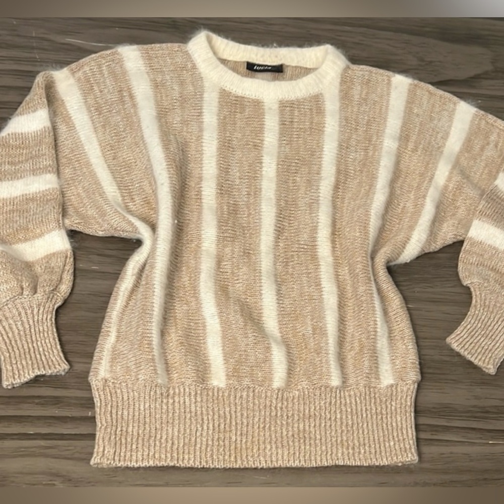 VINTAGE LUCIA ANGORA/MOHAIR WOOL SOFT PULLOVER SWEATER SIZE SMALL